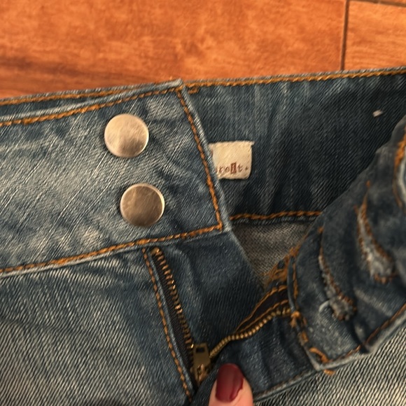 Distressed Jean Mini-Skirt - Picture 4 of 6